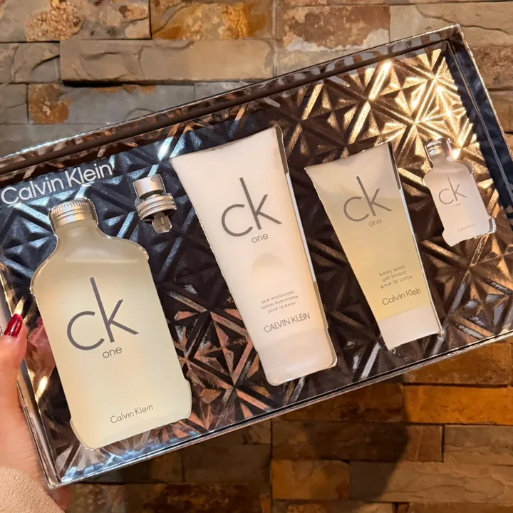 CK One cofre de Calvin Klein